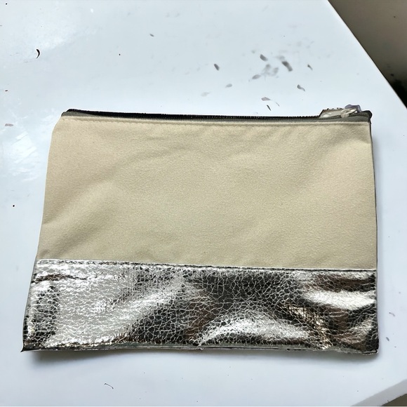 Custom Cosmetic Bag with Unique Sayings - Brand New! “Red Lipstick Day.” - Picture 4 of 5